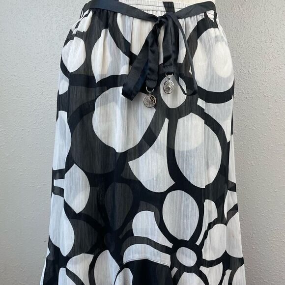 Multiples Black and White Floral Midi Skirt Size Petite Small EUC - Picture 2 of 9